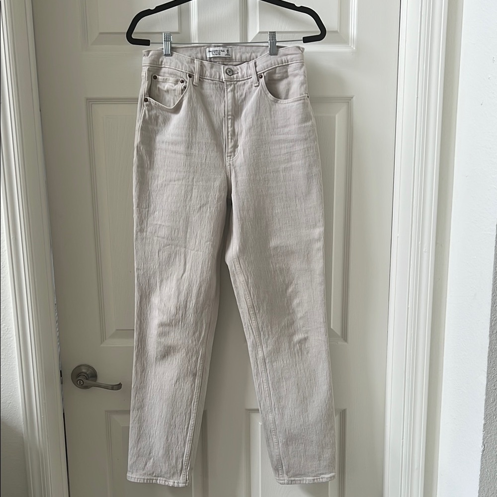 Light Beige Straight-Leg Jeans